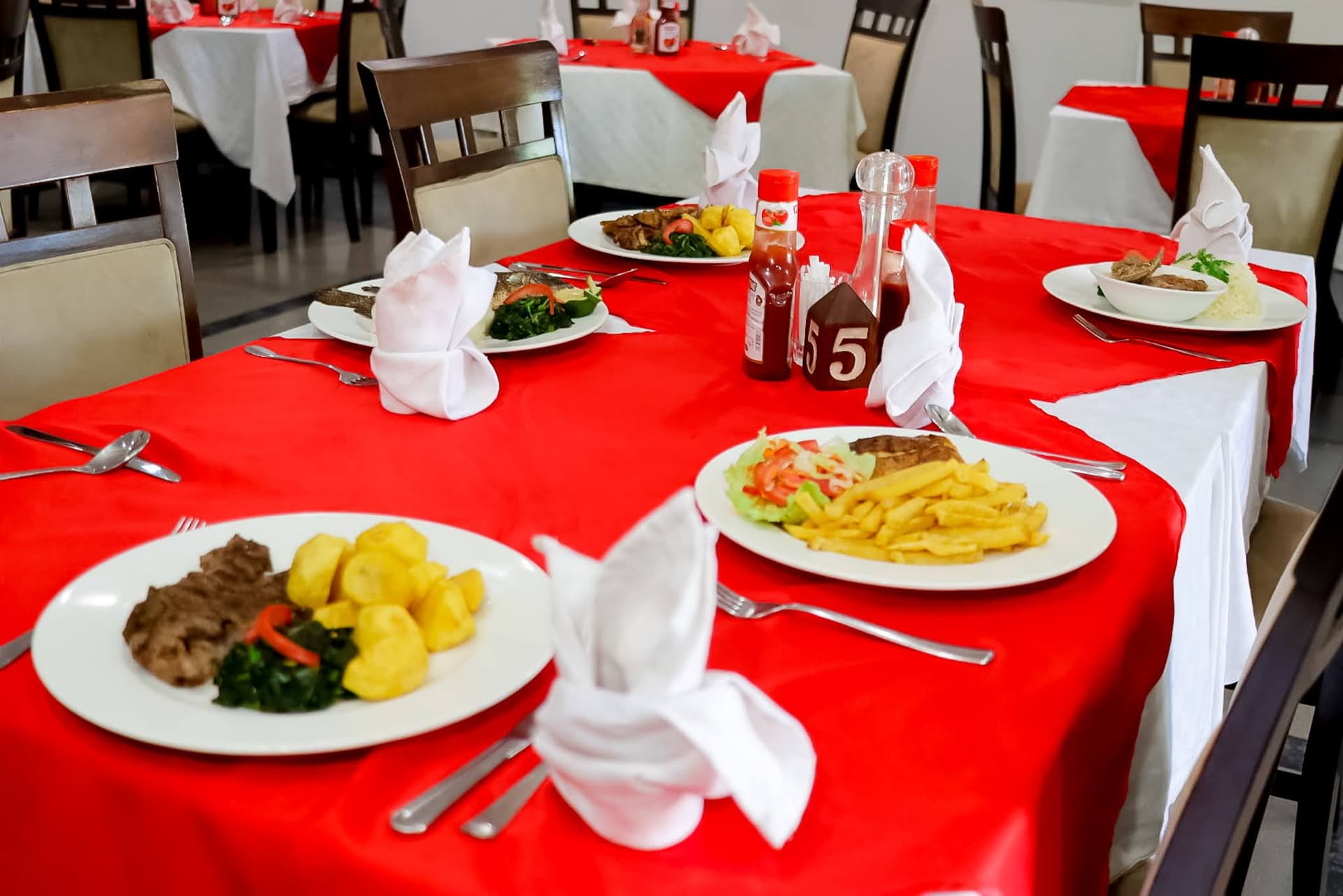 Sunrise Resort restaurant table setting