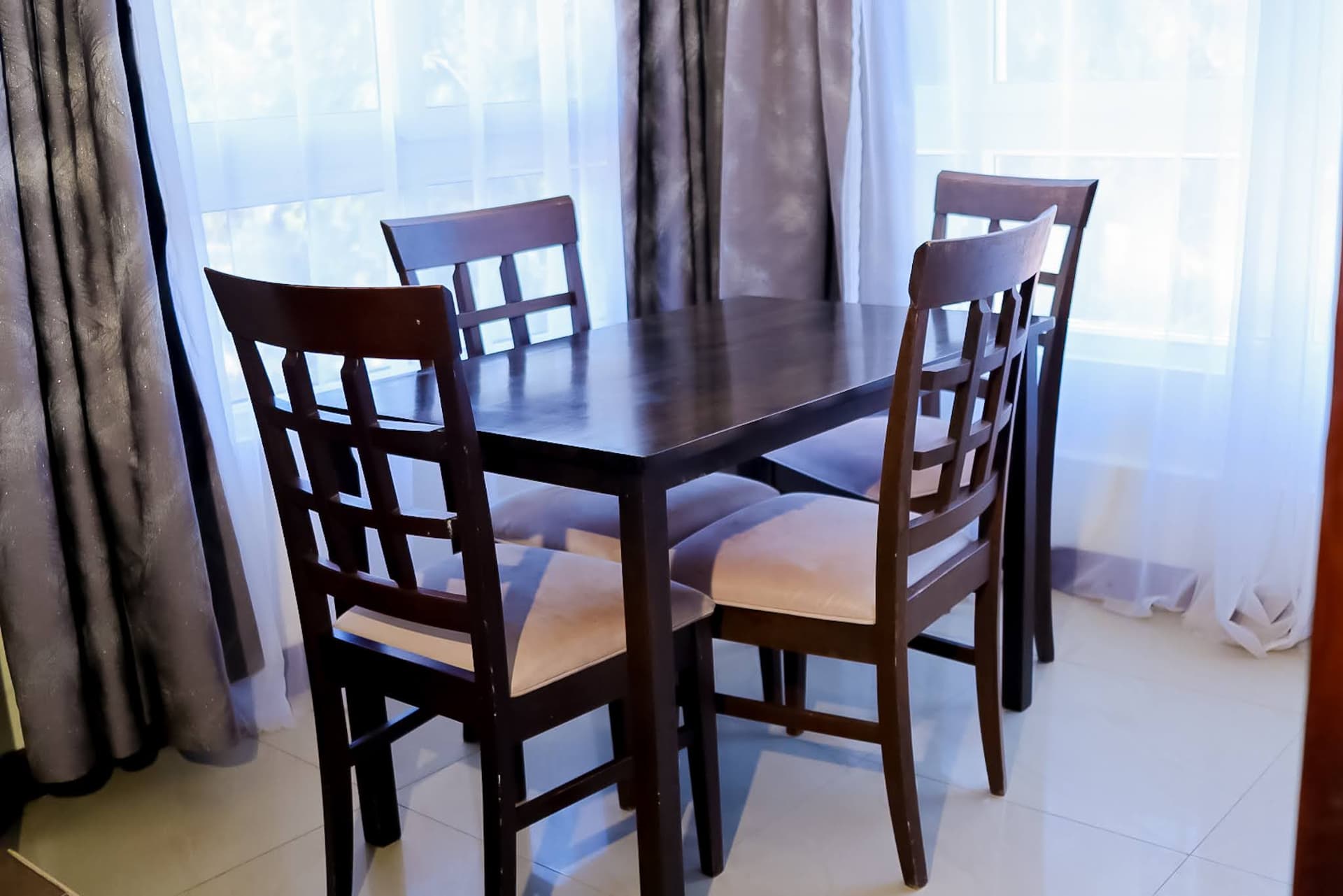 Sunrise Resort apartment dining area