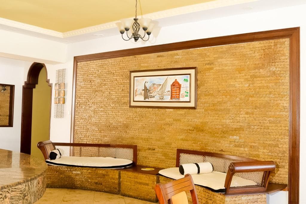 Sunrise Resort lounge