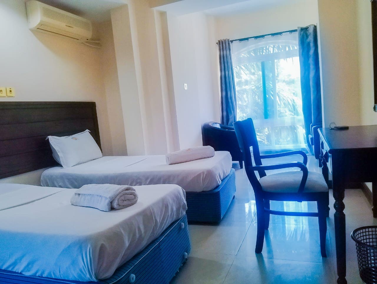 Sunrise Resort standard twin room